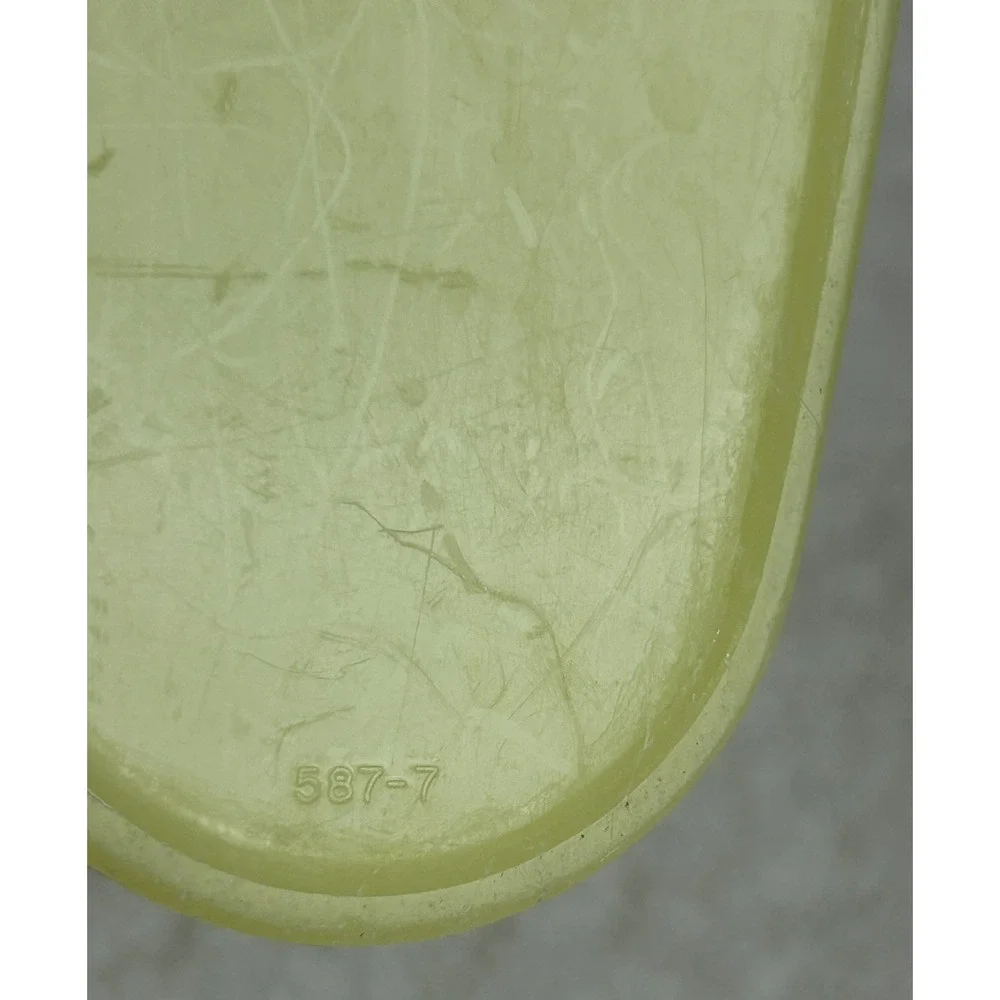 Tupperware vintage 587